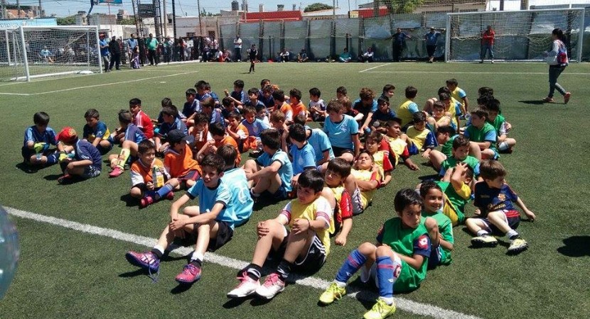 Beneficios del entrenamiento de fútbol para niños - Escuela de Futbol  Alcazar